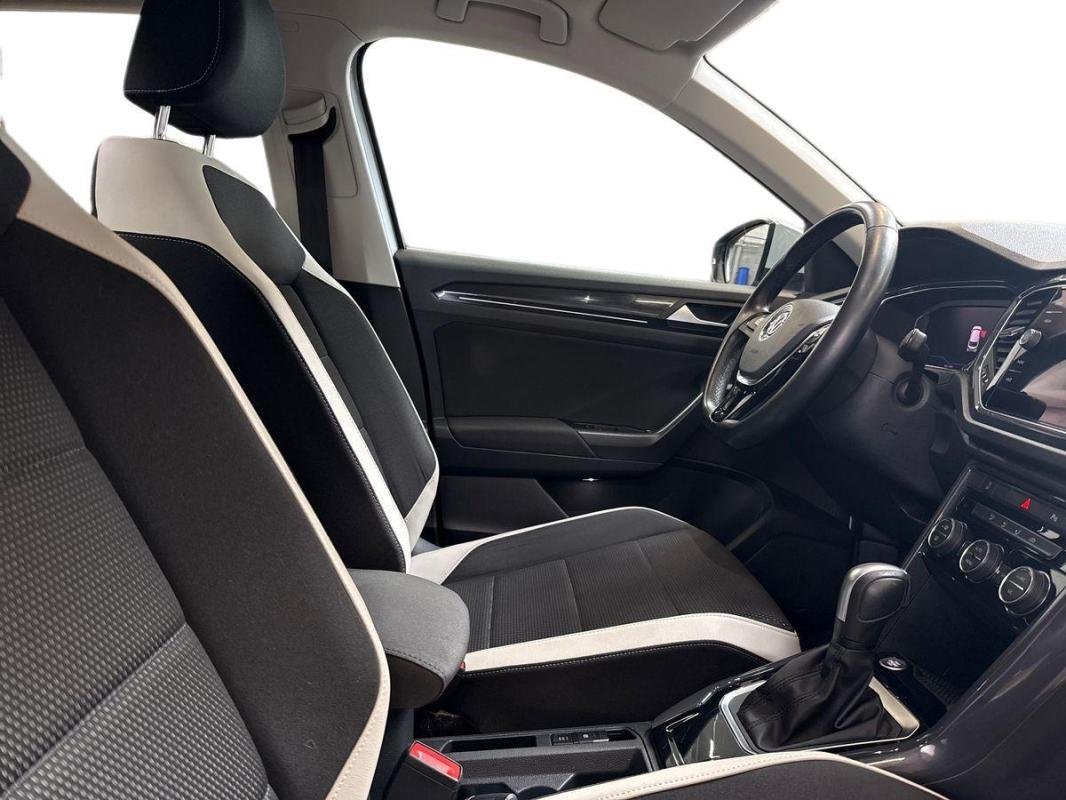 Volkswagen T-Roc - Photo 13