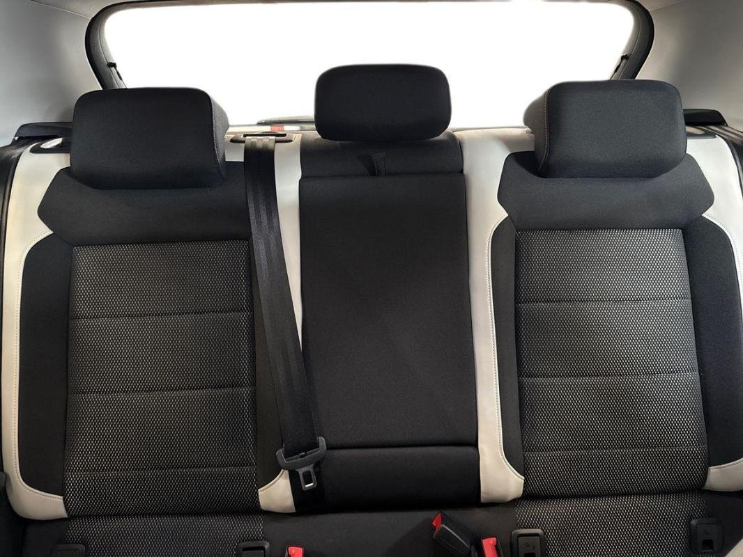 Volkswagen T-Roc - Photo 22