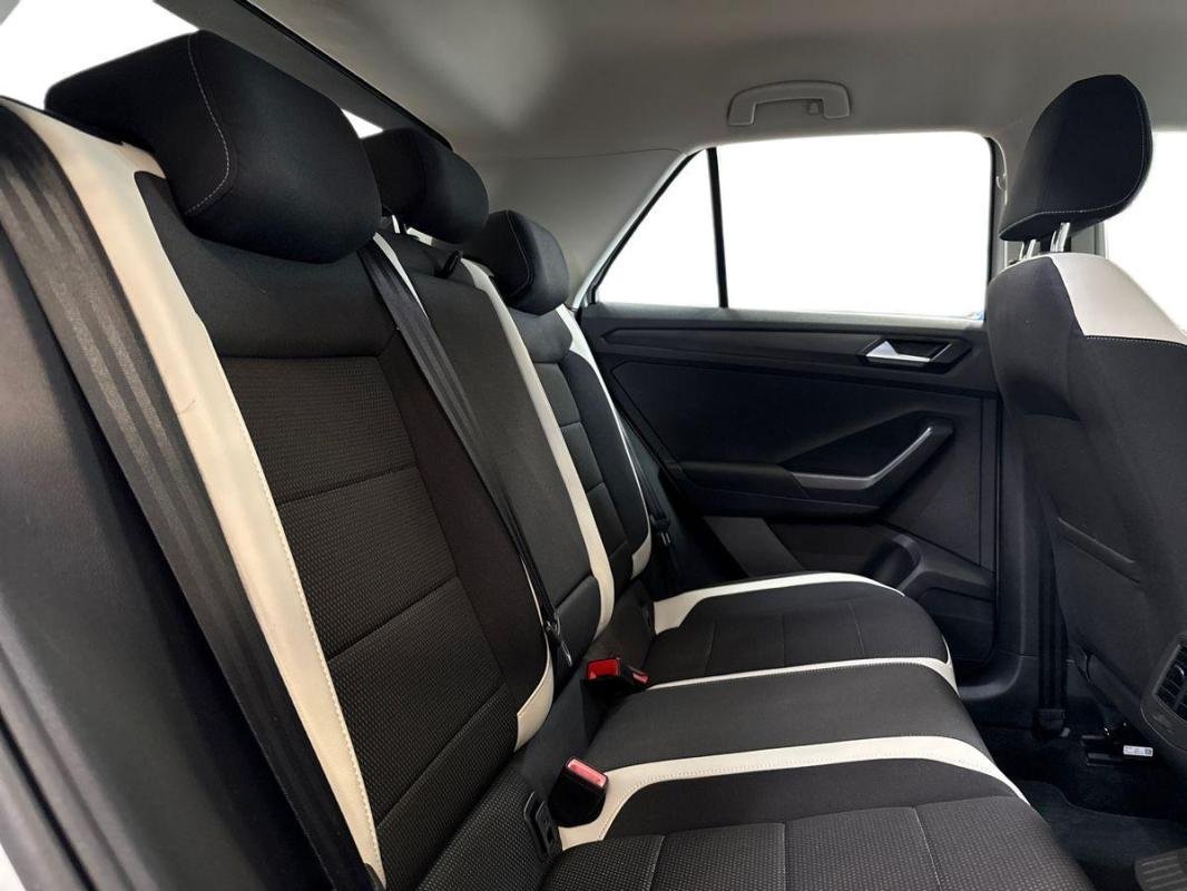 Volkswagen T-Roc - Photo 23