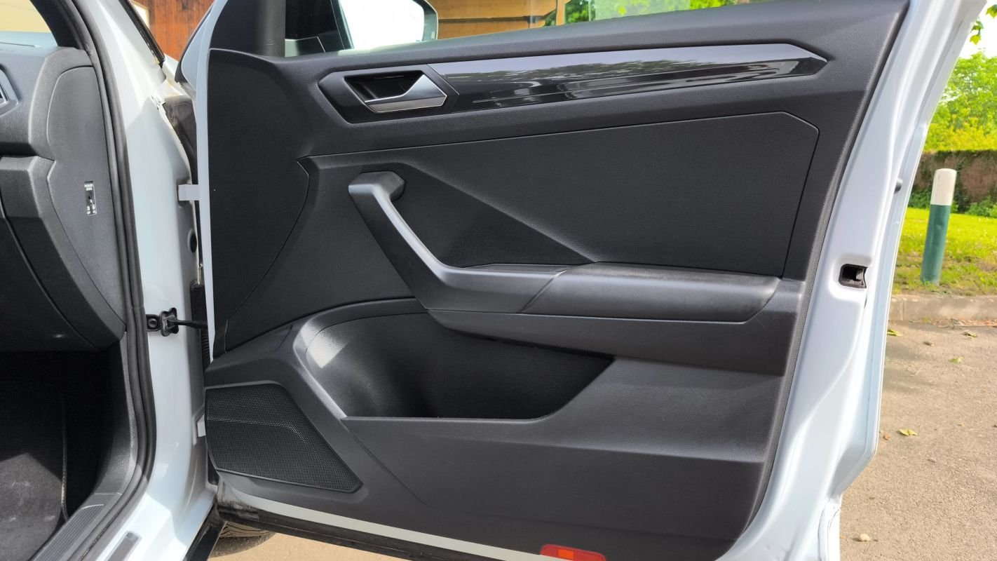 Volkswagen T-Roc - Photo 22