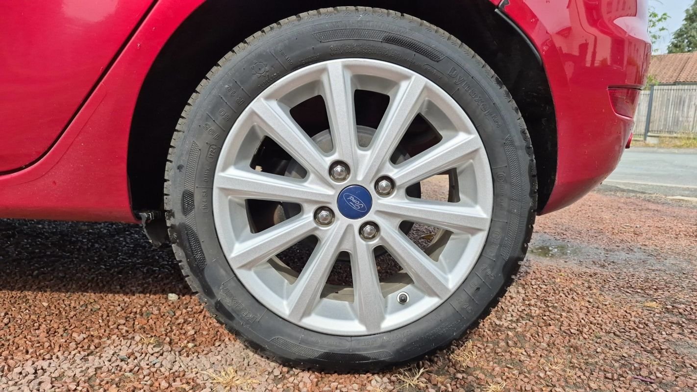 Ford Fiesta - Photo 19