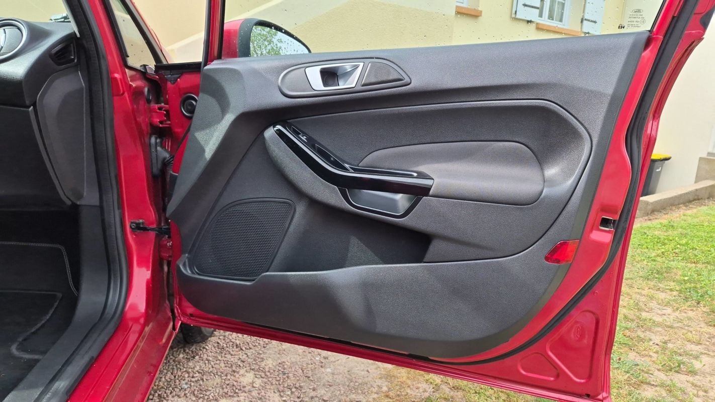 Ford Fiesta - Photo 22