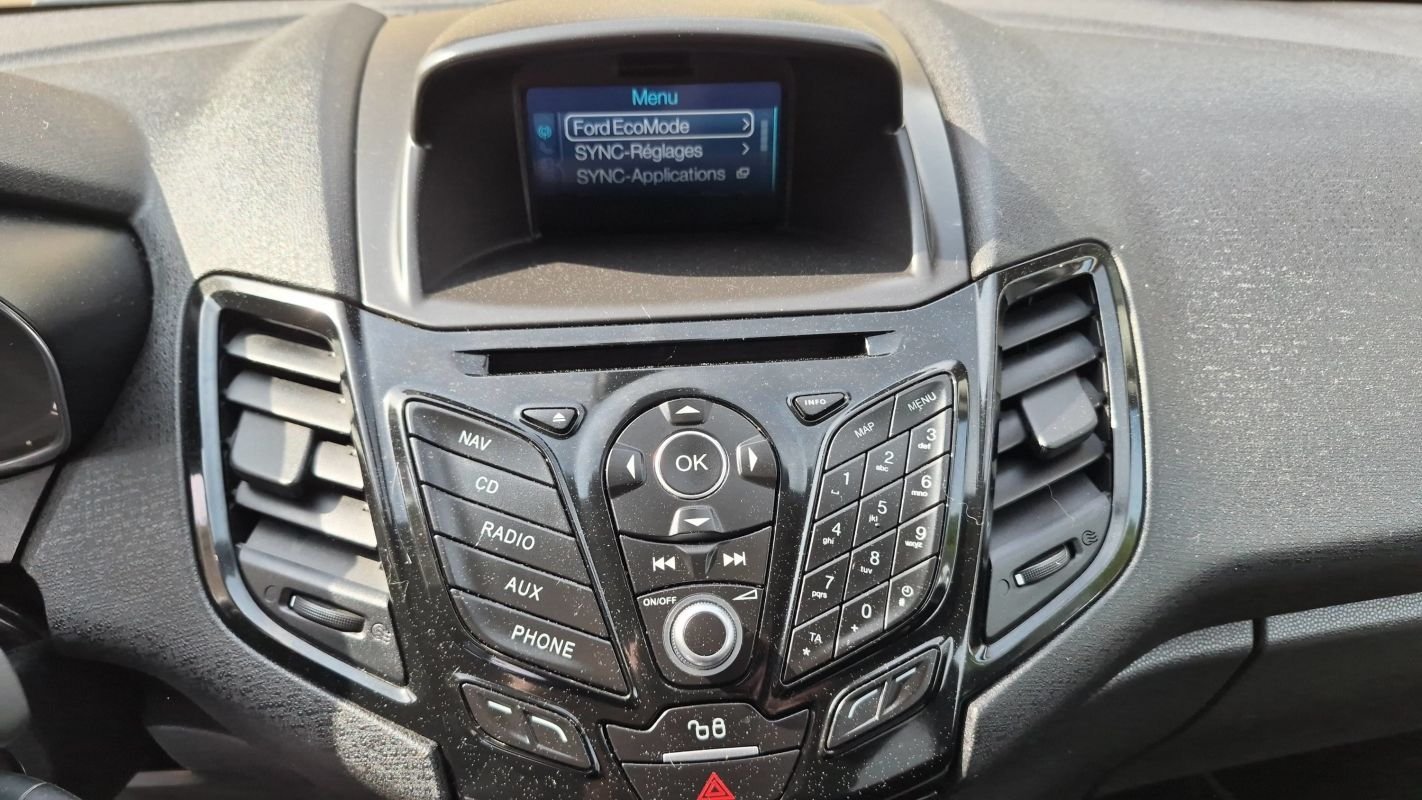 Ford Fiesta - Photo 24