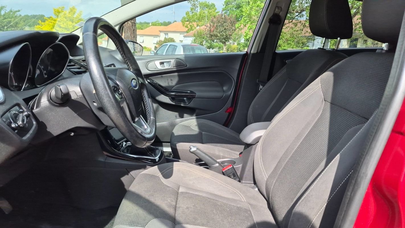 Ford Fiesta - Photo 27