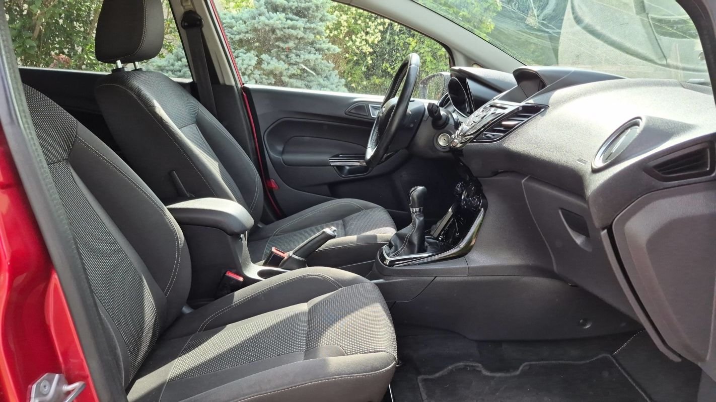 Ford Fiesta - Photo 28