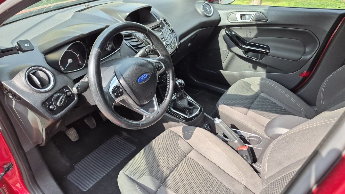 Ford Fiesta - Photo 8