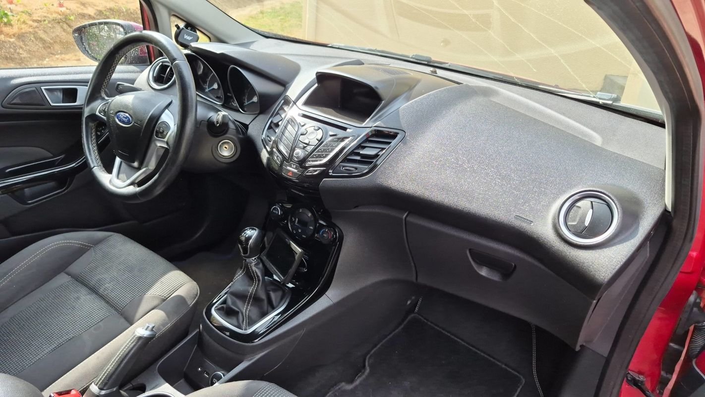 Ford Fiesta - Photo 10