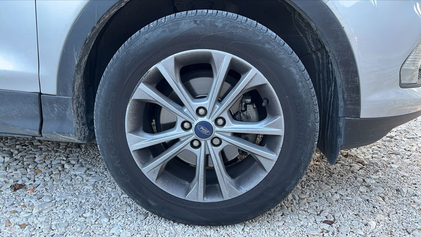 Ford Kuga - Photo 17