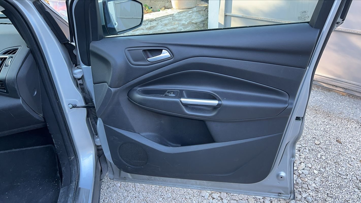 Ford Kuga - Photo 23
