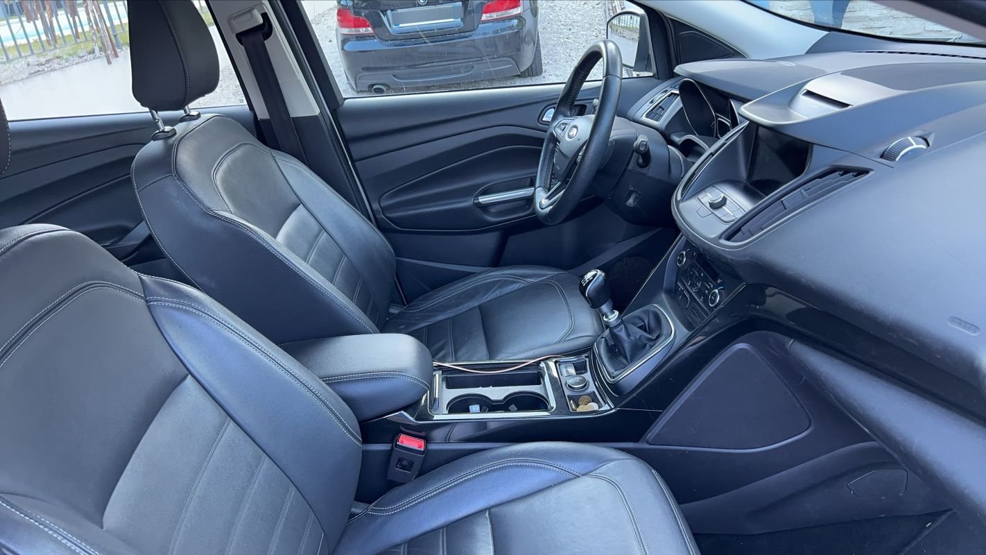 Ford Kuga - Photo 27