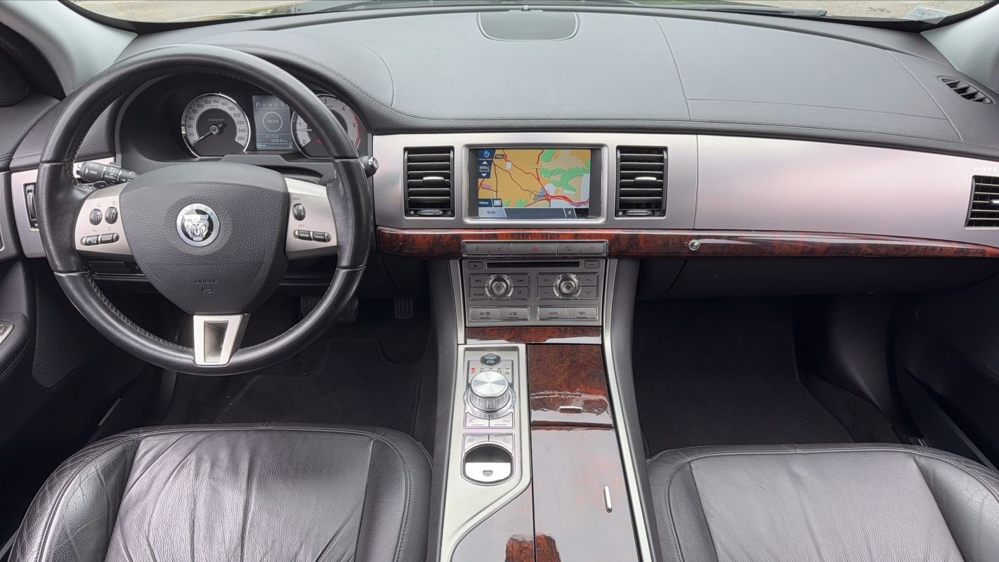 Jaguar XF - Photo 11