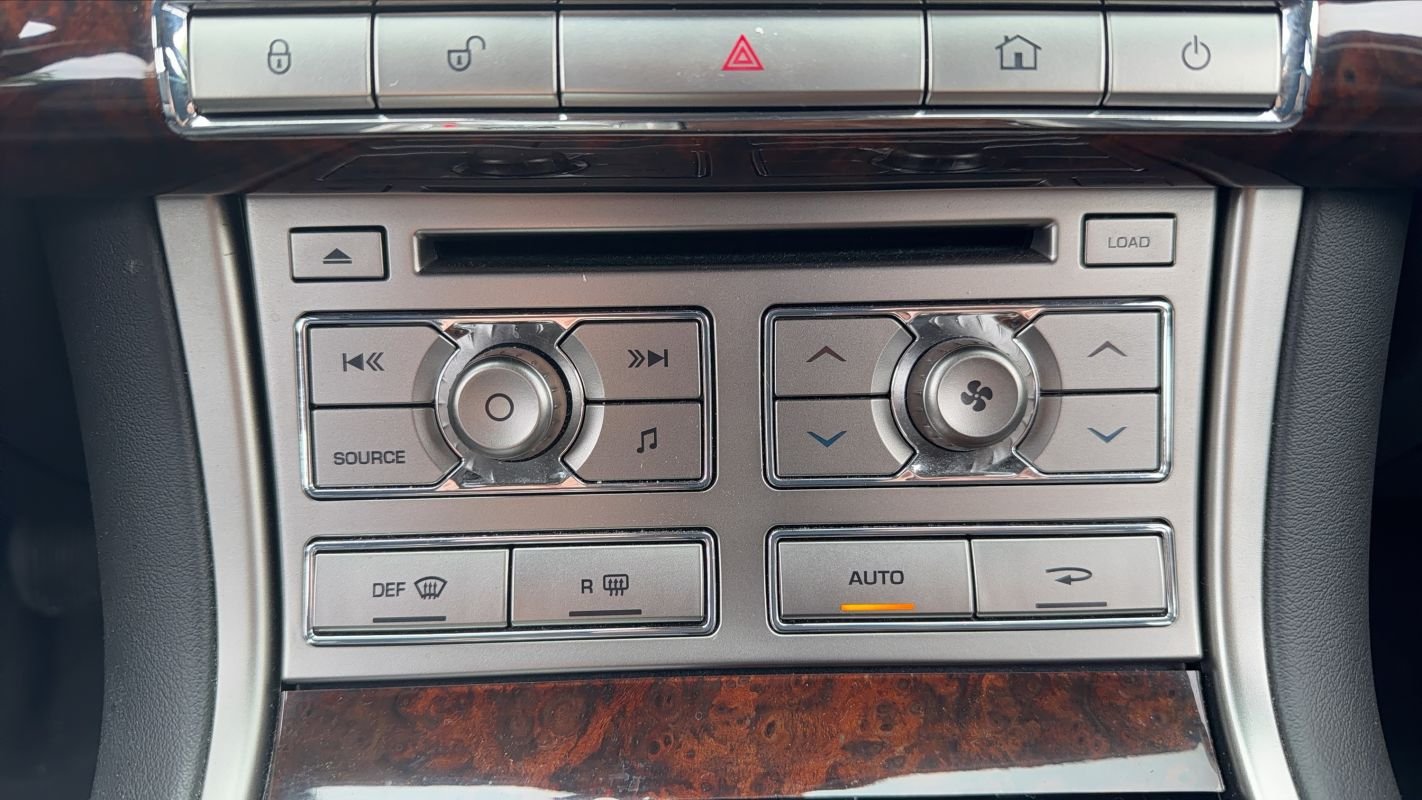 Jaguar XF - Photo 13