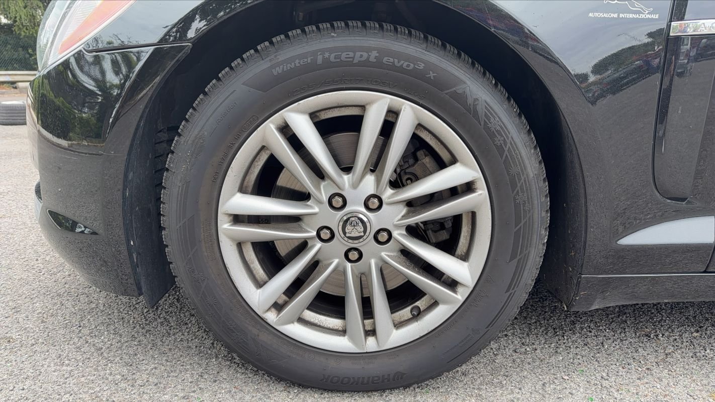 Jaguar XF - Photo 18