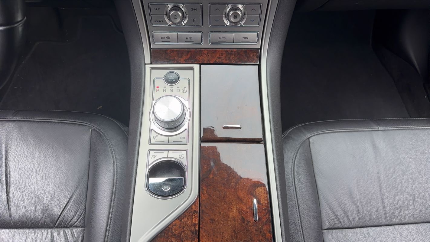 Jaguar XF - Photo 26