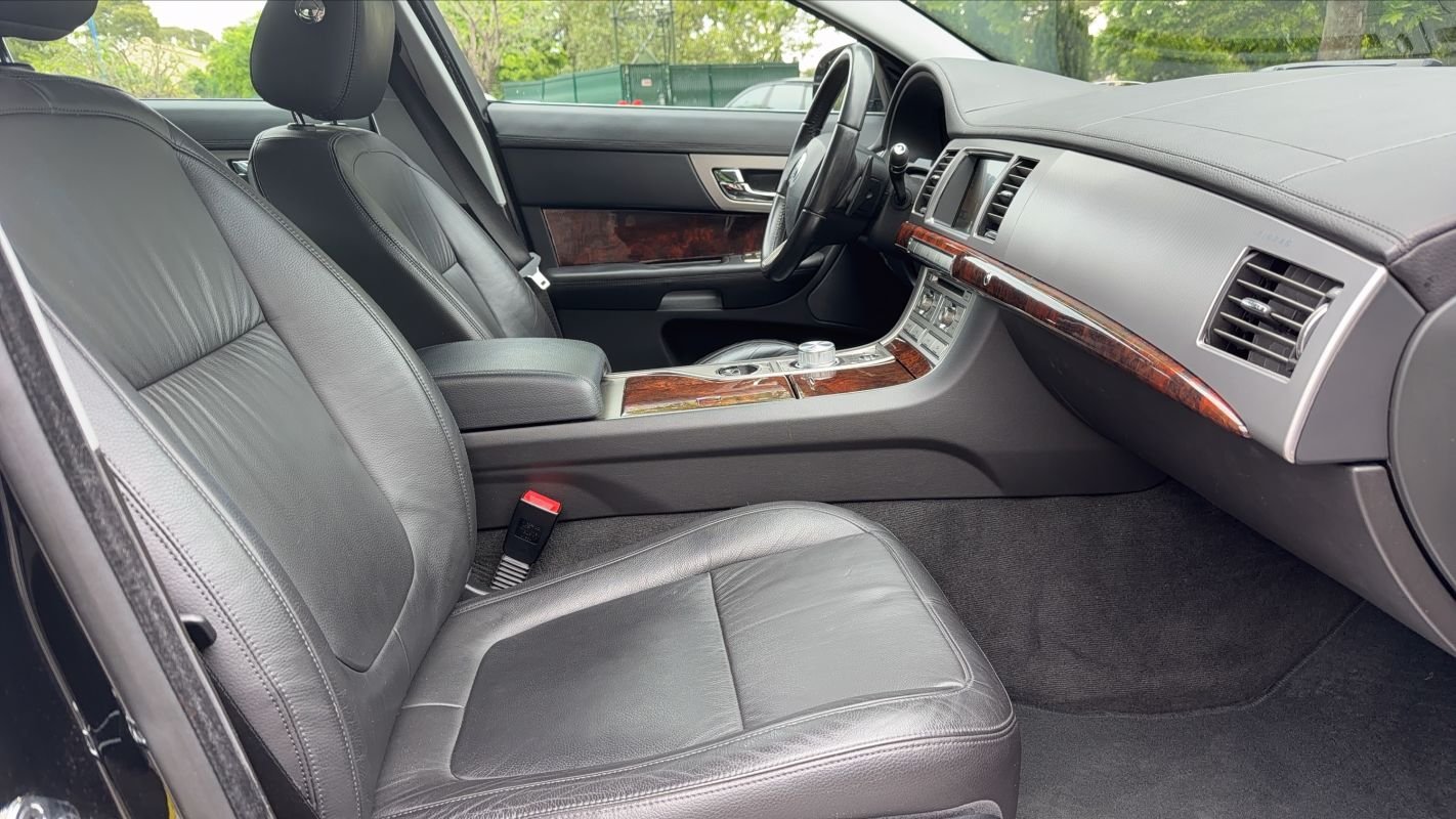 Jaguar XF - Photo 27