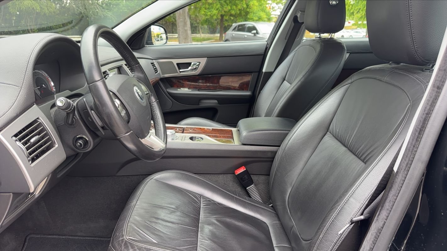 Jaguar XF - Photo 28