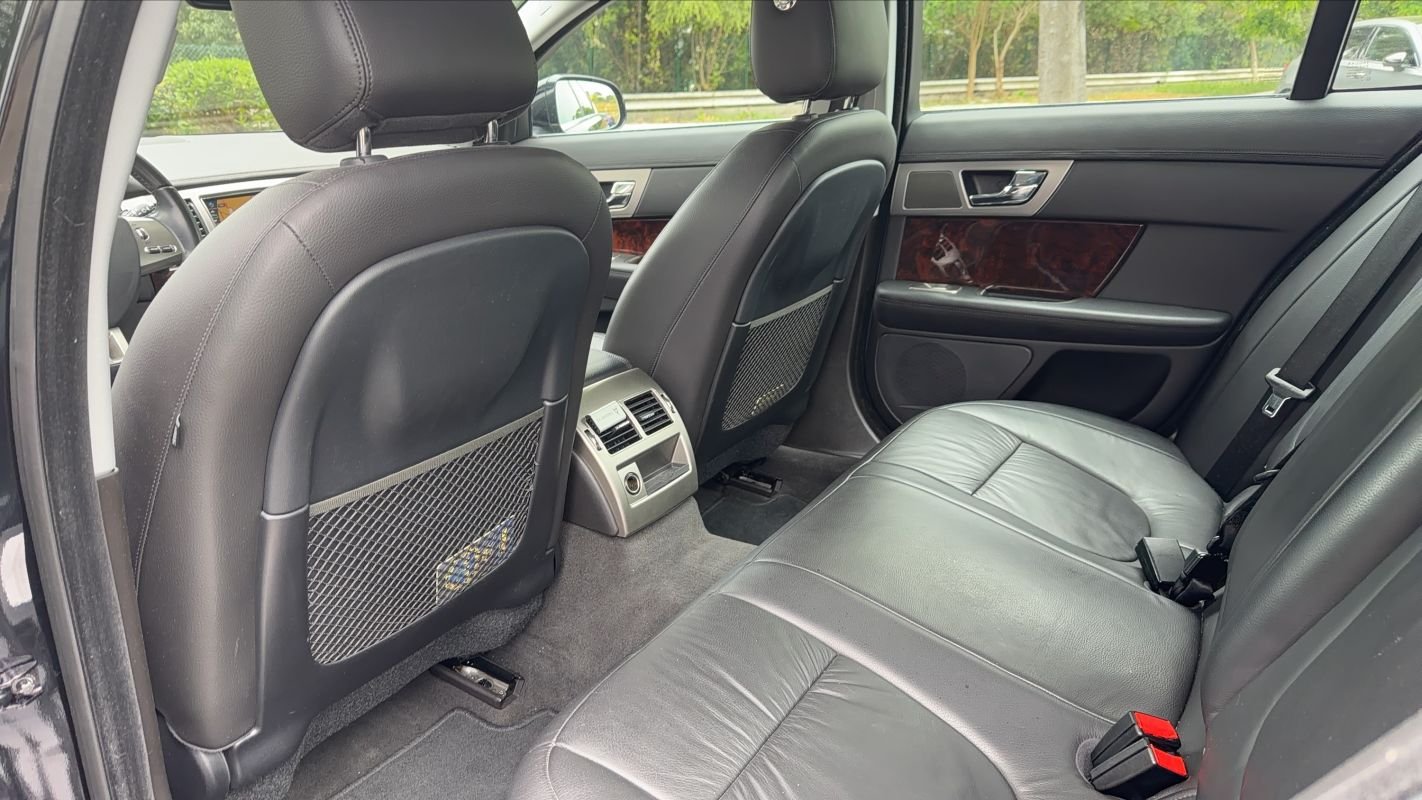 Jaguar XF - Photo 29