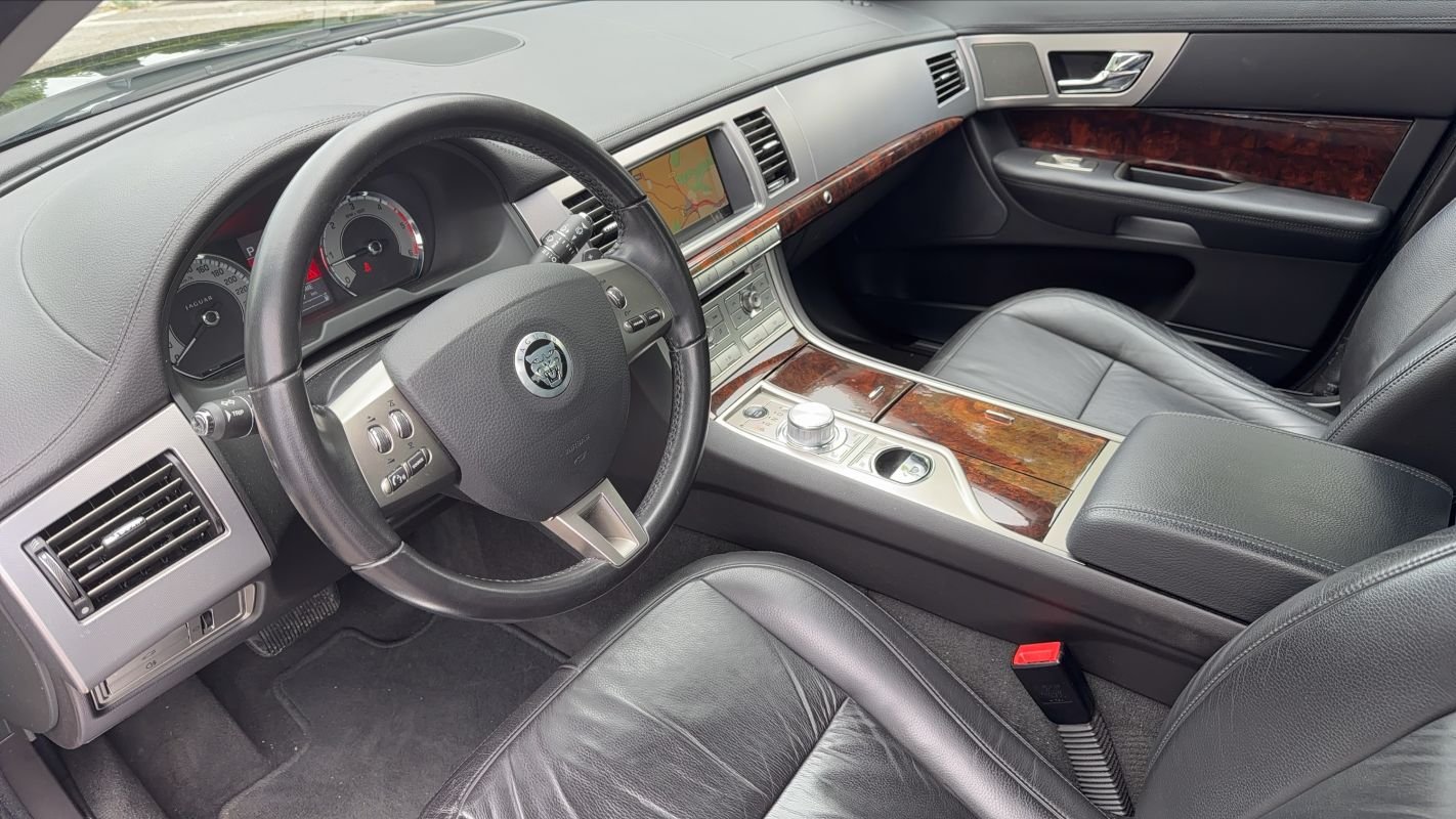 Jaguar XF - Photo 8