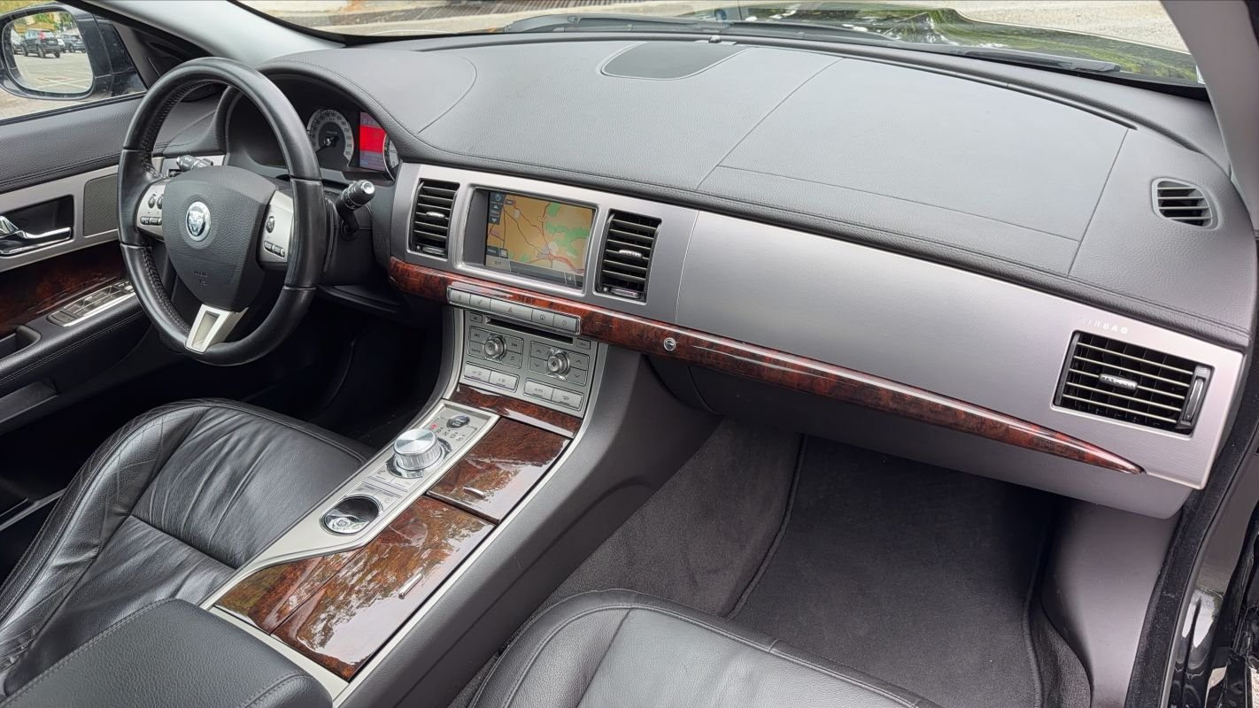 Jaguar XF - Photo 10