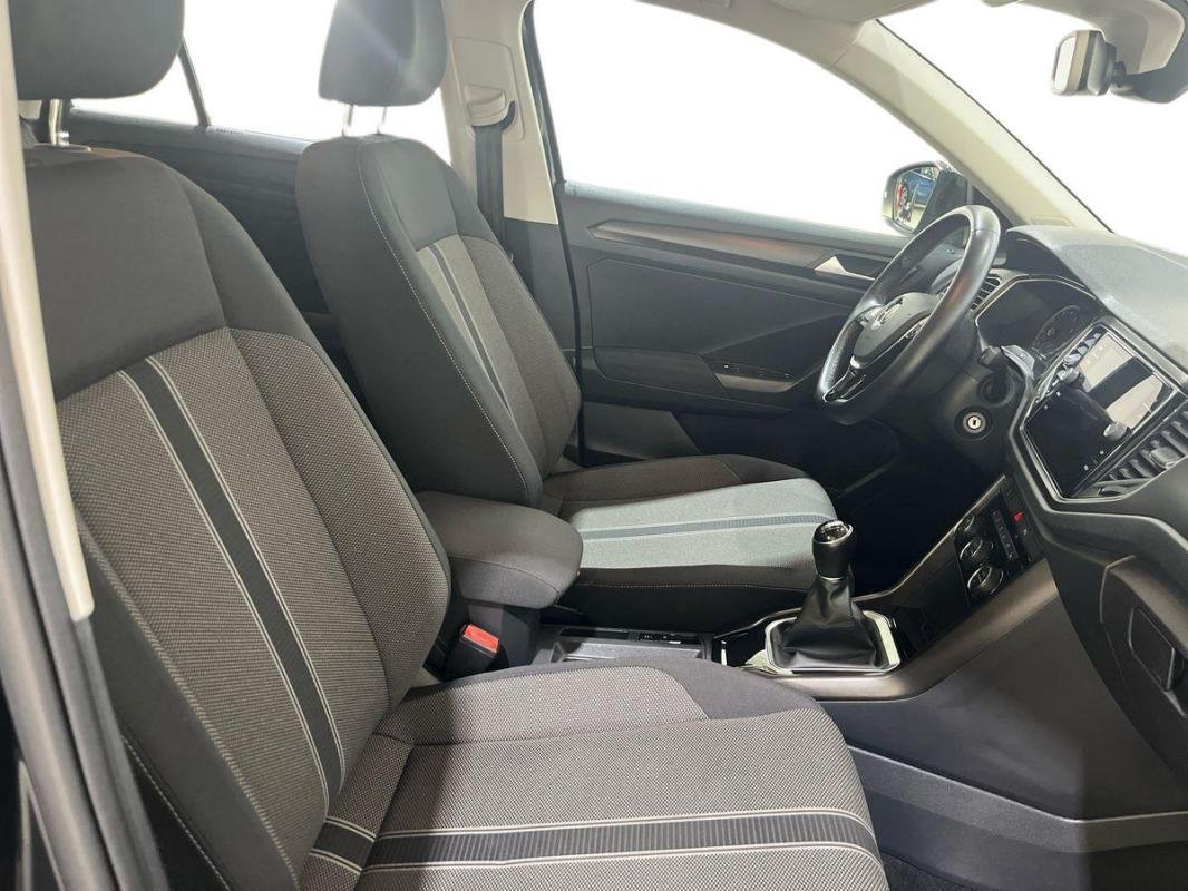 Volkswagen T-Roc - Photo 13