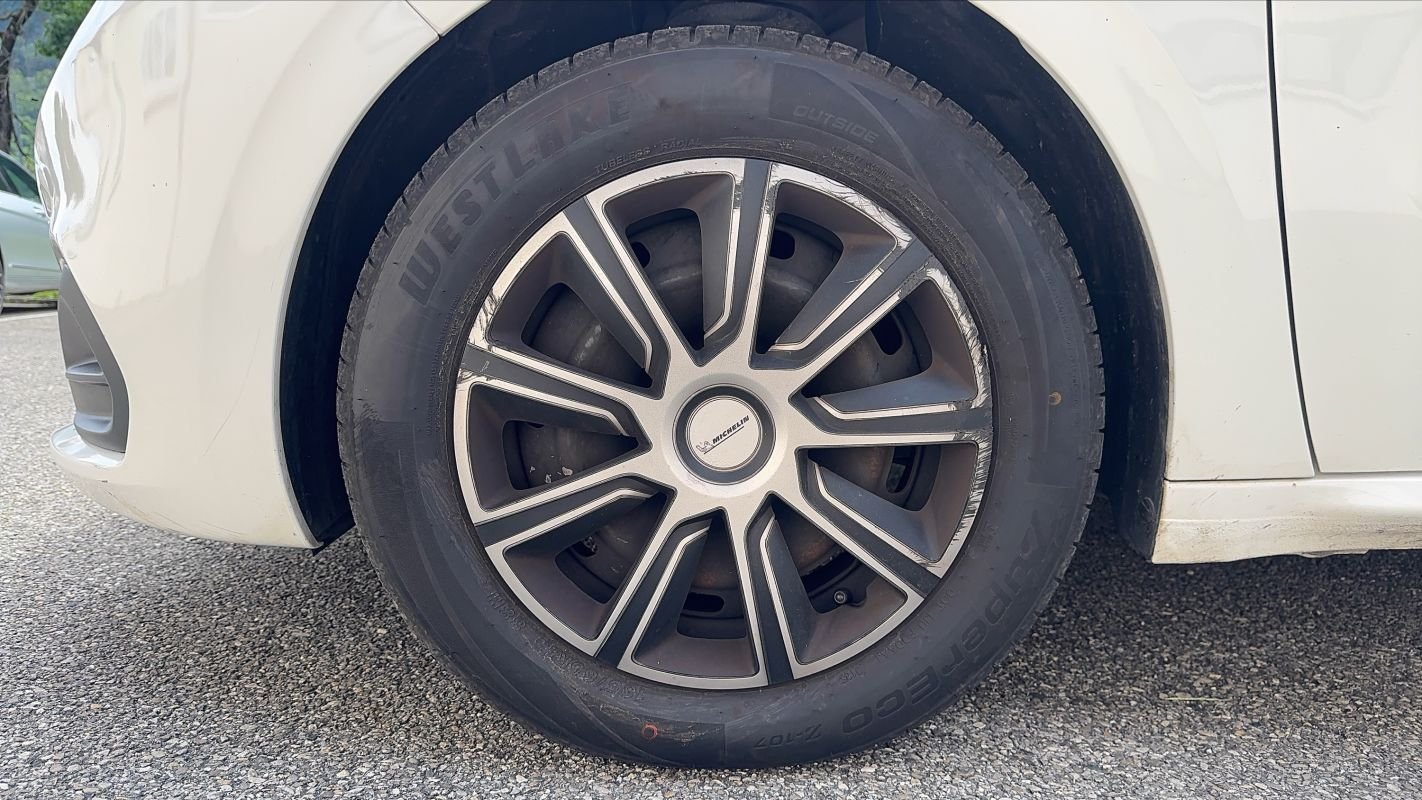 Peugeot 208 - Photo 18