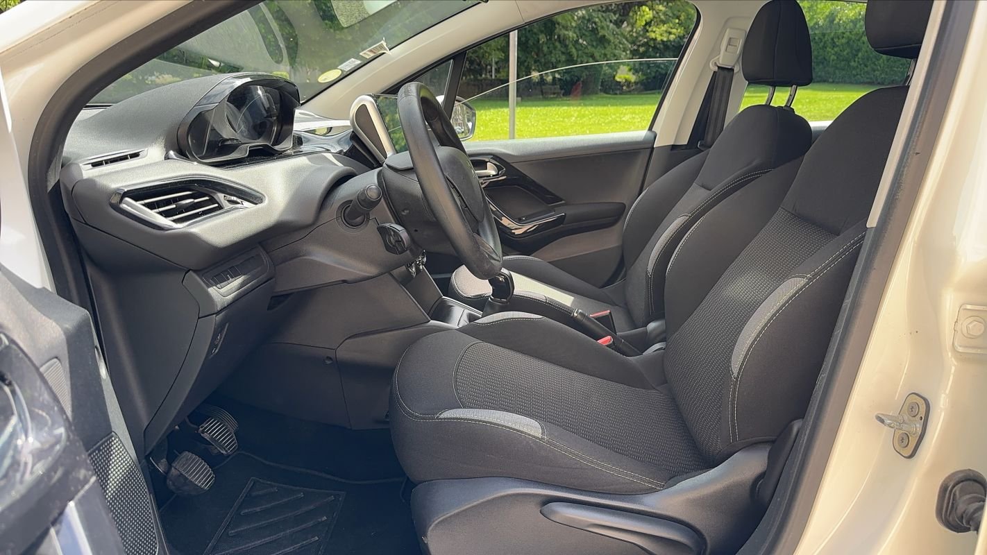 Peugeot 208 - Photo 25