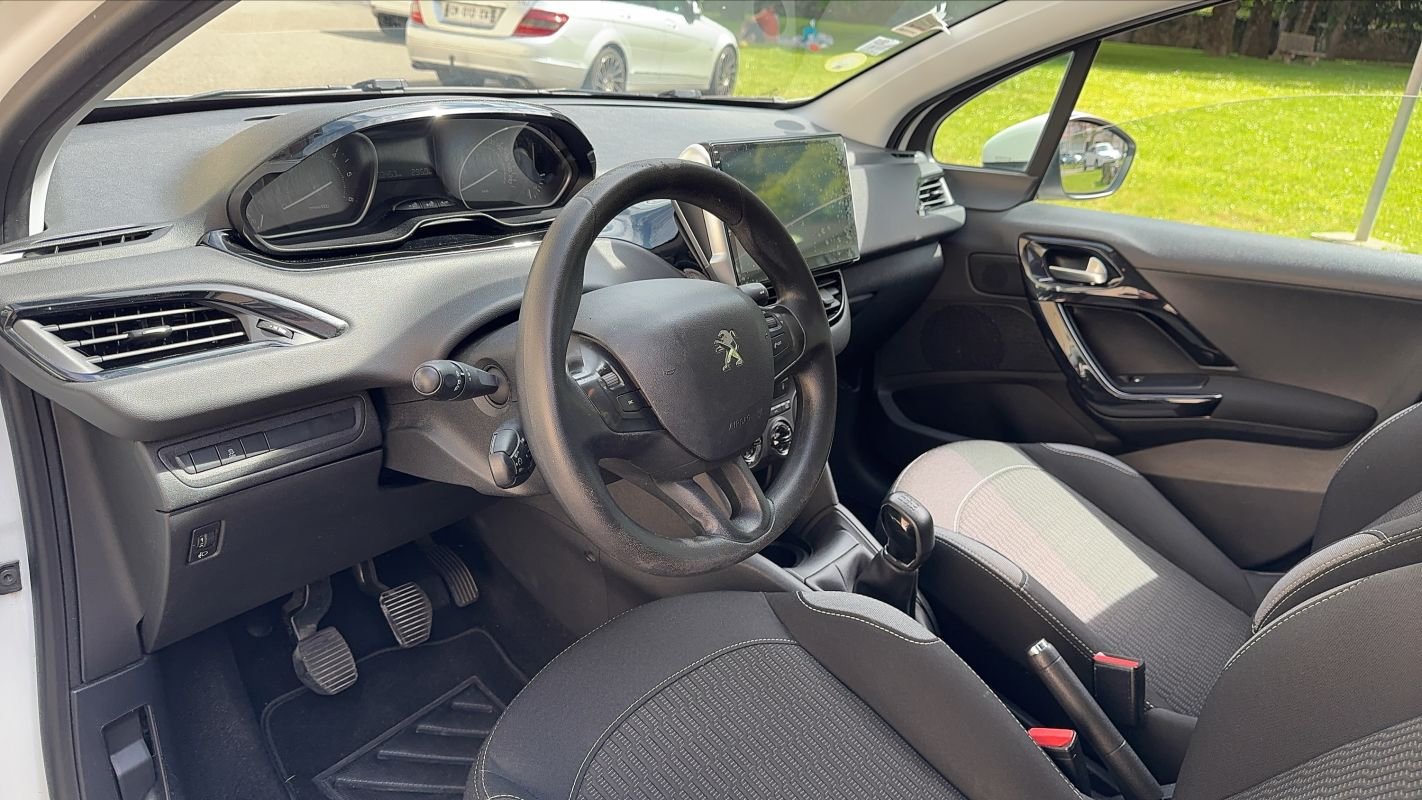 Peugeot 208 - Photo 8