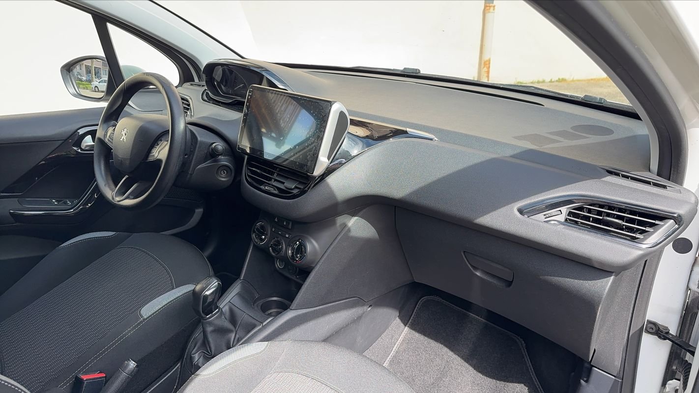 Peugeot 208 - Photo 10