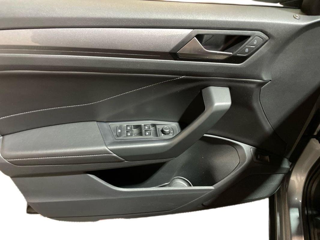 Volkswagen T-Roc - Photo 15