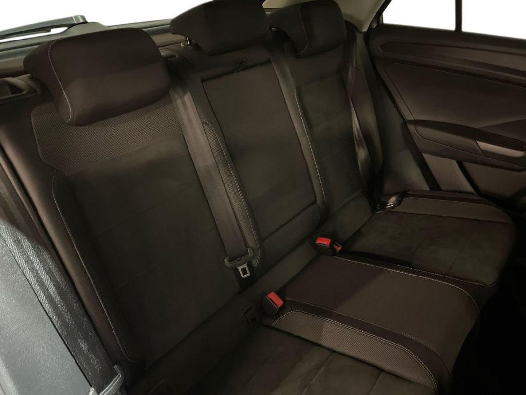 Volkswagen T-Roc - Photo 23