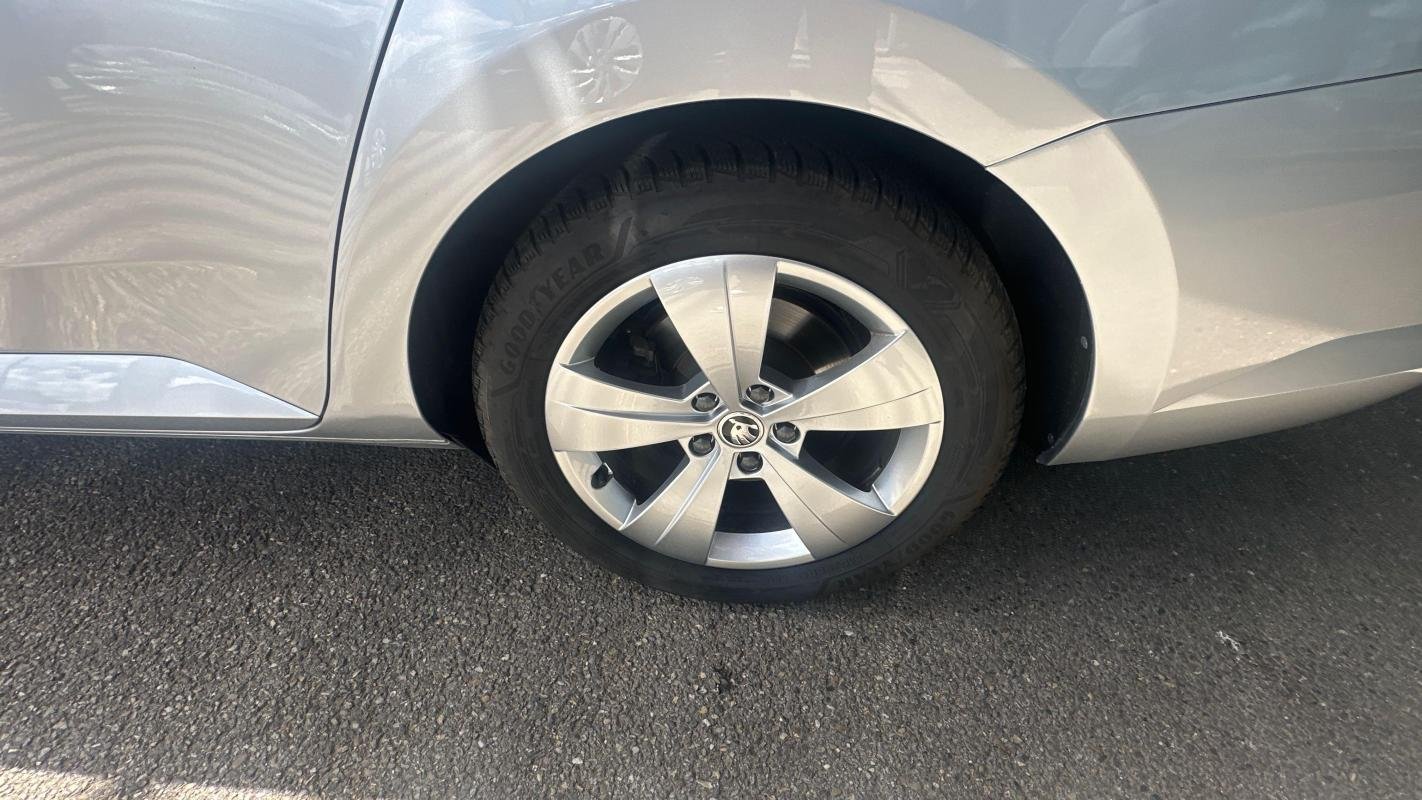 Skoda Superb Combi - Photo 11