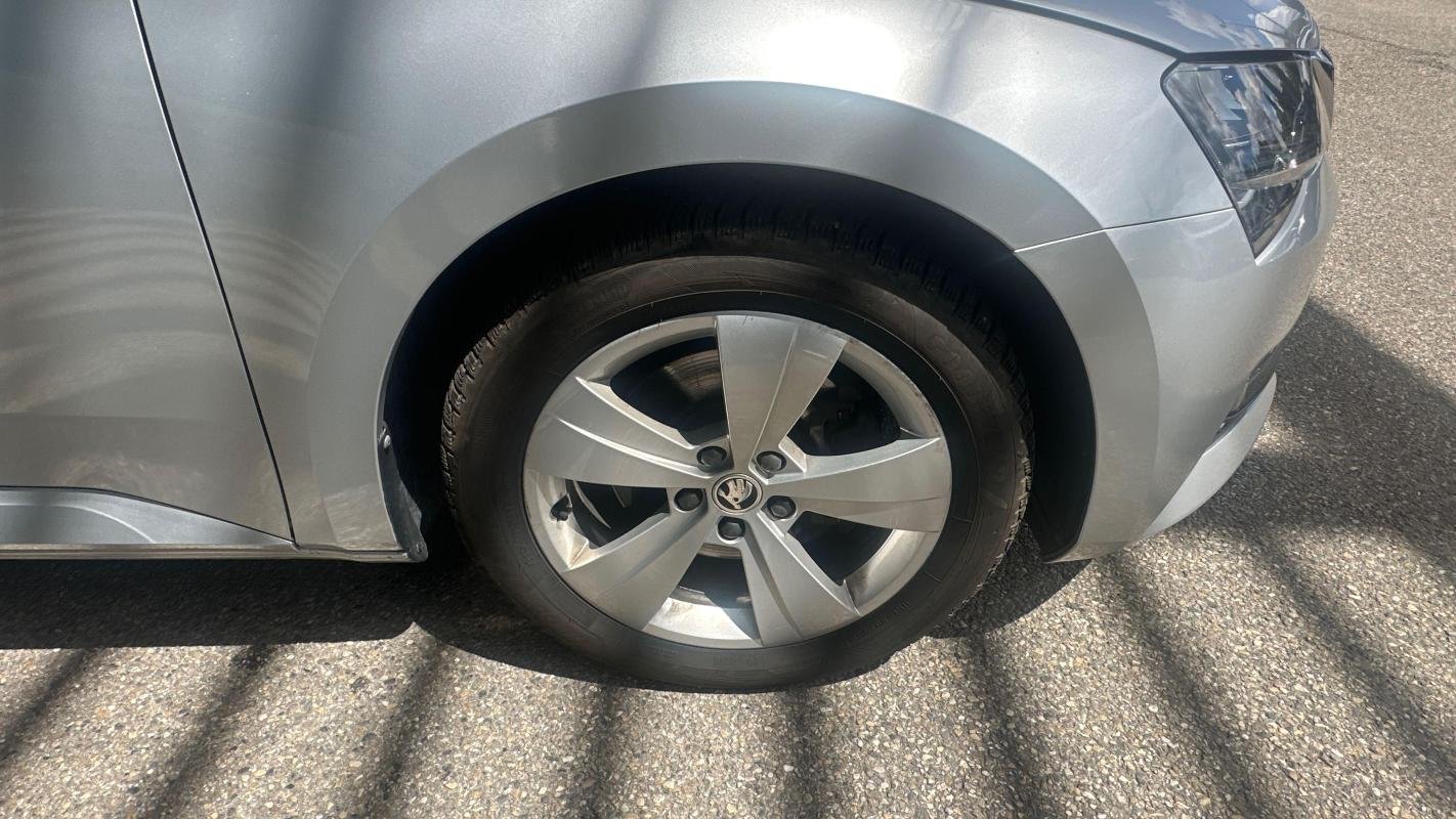 Skoda Superb Combi - Photo 13