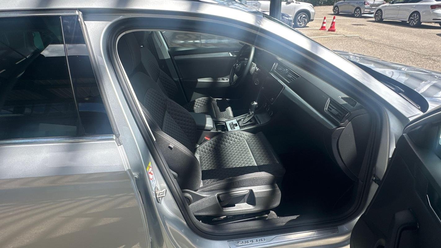 Skoda Superb Combi - Photo 16