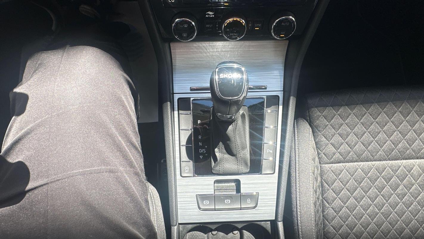 Skoda Superb Combi - Photo 21