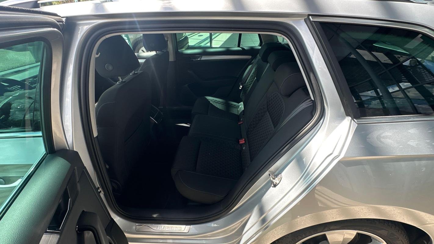 Skoda Superb Combi - Photo 23