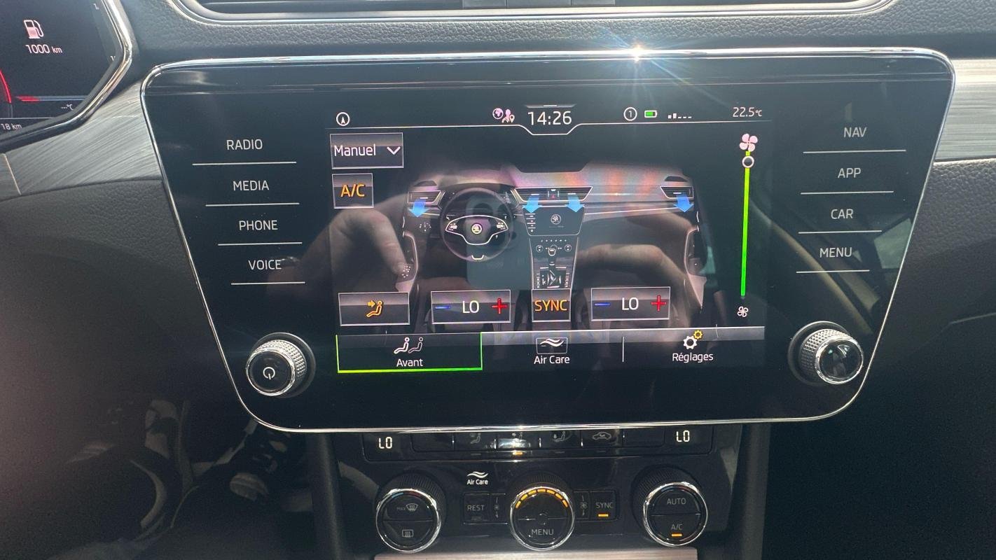 Skoda Superb Combi - Photo 25