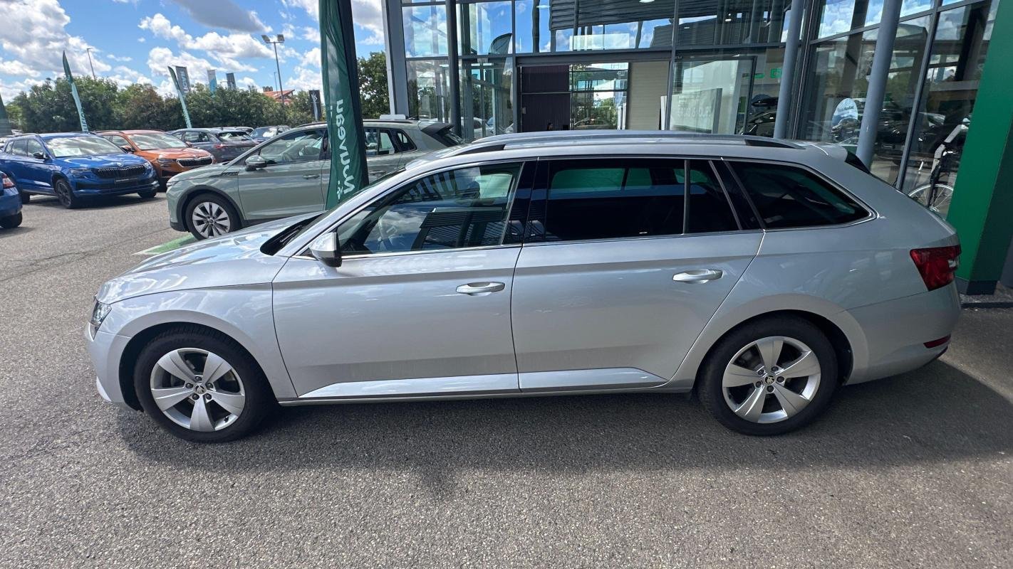 Skoda Superb Combi - Photo 28