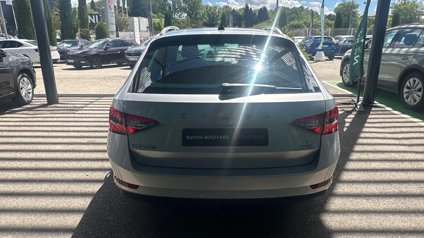 Skoda Superb Combi - Photo 4