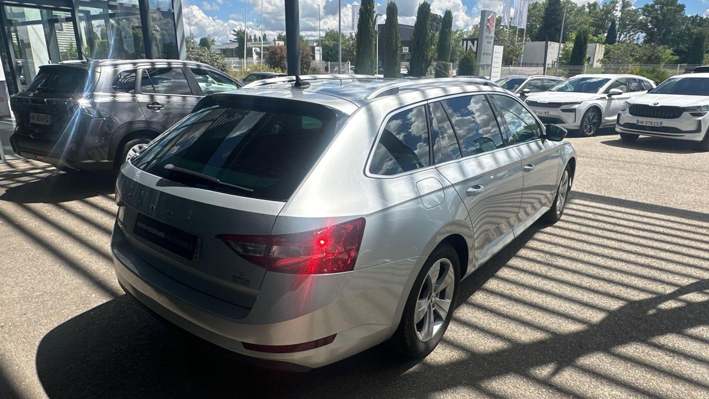 Skoda Superb Combi - Photo 5