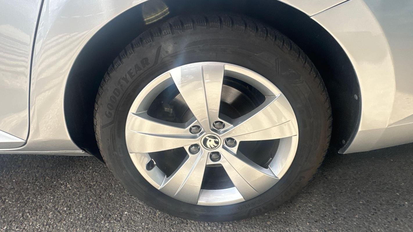 Skoda Superb Combi - Photo 9