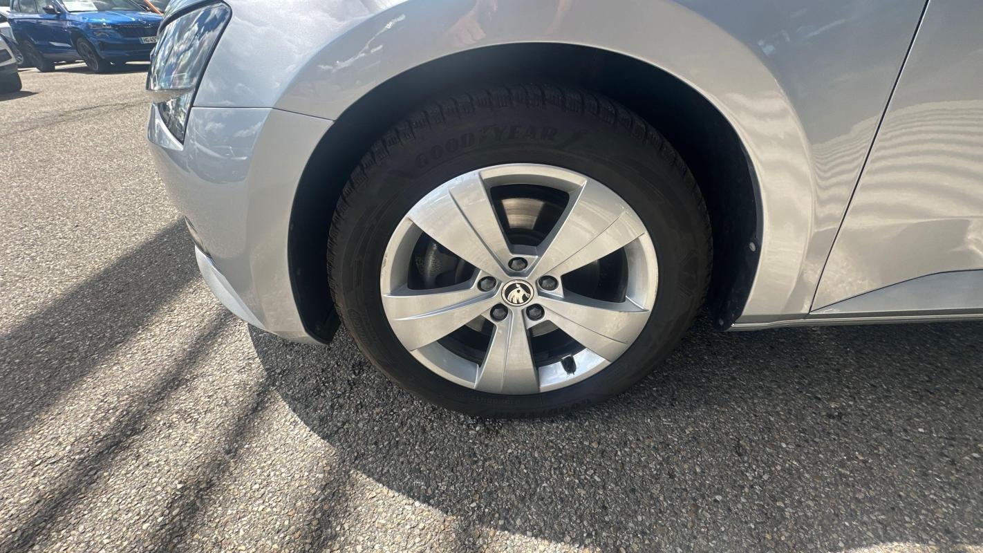 Skoda Superb Combi - Photo 10