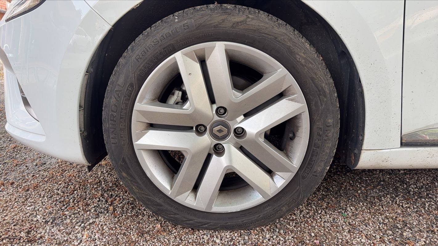 Renault Clio - Photo 18