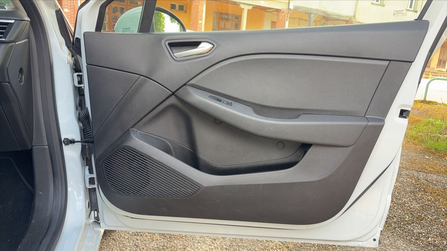 Renault Clio - Photo 24