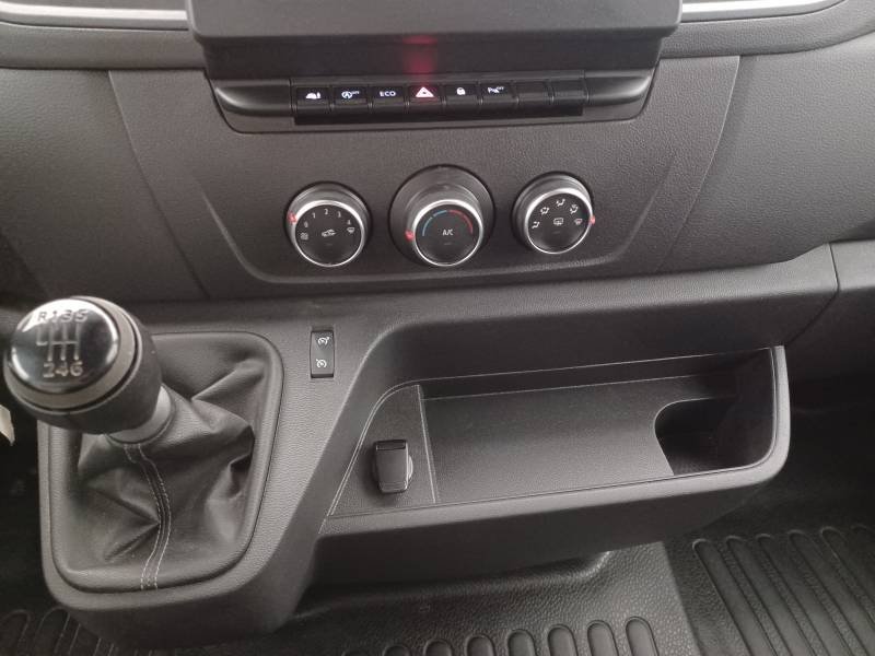 Nissan NV400 - Photo 25