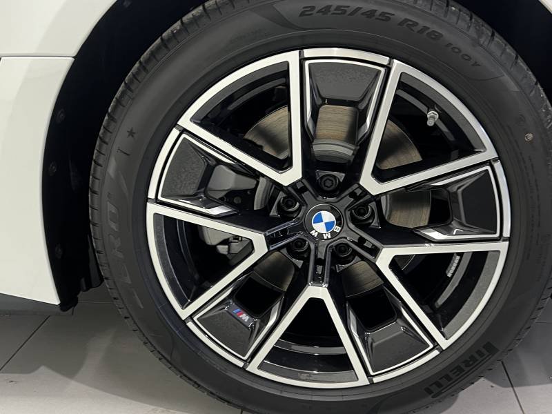 BMW i4 - Photo 17