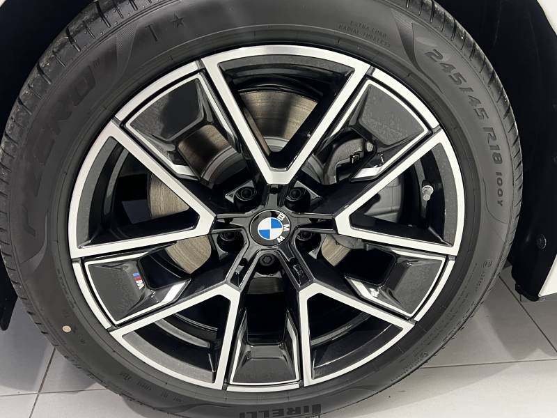 BMW i4 - Photo 9
