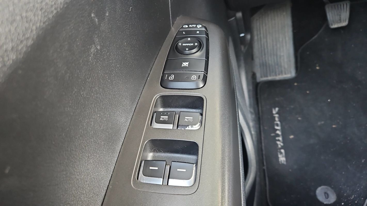 Kia Sportage - Photo 23