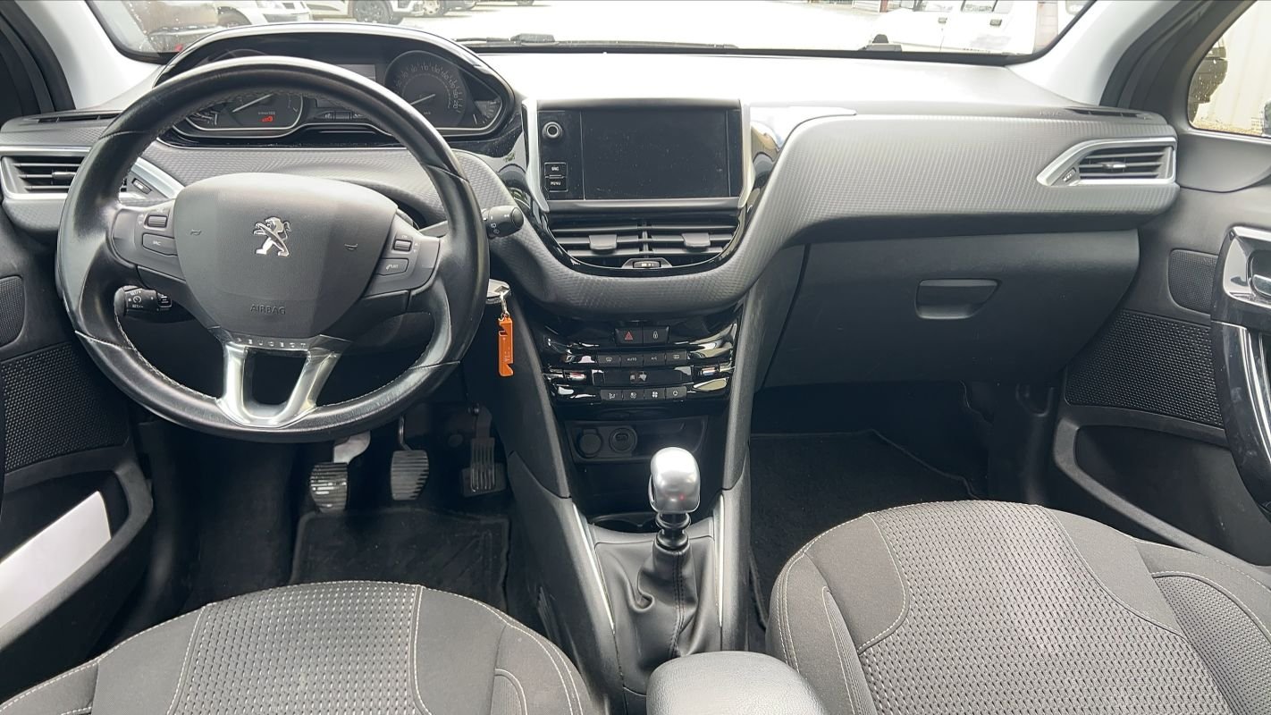 Peugeot 208 - Photo 11