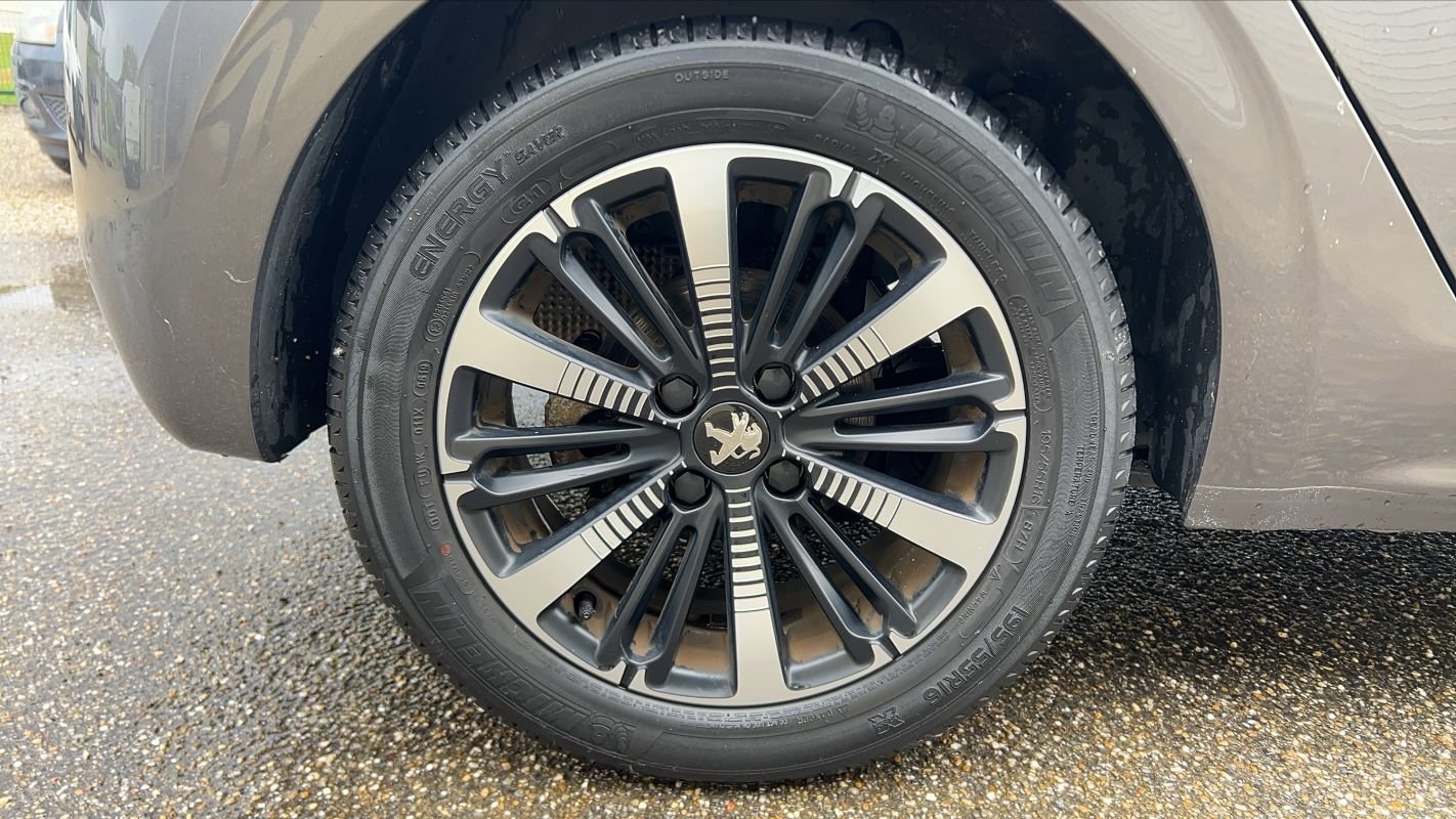 Peugeot 208 - Photo 16
