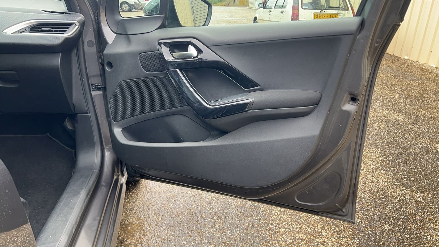Peugeot 208 - Photo 23